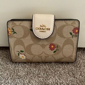 Like New Medium Corner Zip Wallet/Signature Canvas Nostalgic Ditsy Print